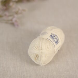 jamiesons-of-shetland-spindrift-104-natural-white-baa-16